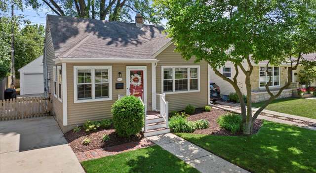 Photo of 615 E Hampton Rd, Whitefish Bay, WI 53217