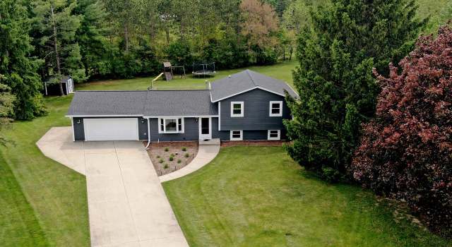 Photo of W355N5843 Bridle Ln, Oconomowoc, WI 53066