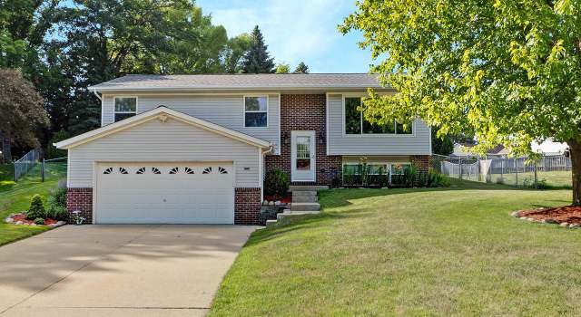 Photo of 422 Scott Ct, Hartford, WI 53027