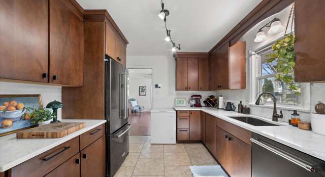Photo of 931 W Eula Ct, Milwaukee, WI 53209