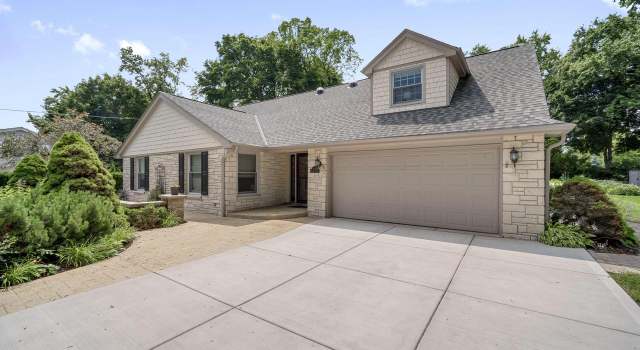Photo of 1235 Fairhaven Blvd, Elm Grove, WI 53122