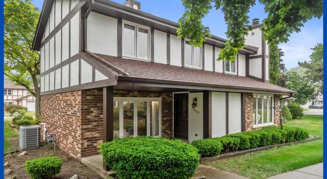 Photo of 5309 S Somerset Ln, Milwaukee, WI 53221