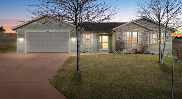 Photo of W1401 Valley View Ct, Ixonia, WI 53036