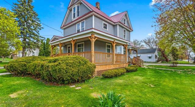 Photo of 400 Kenosha St, Walworth, WI 53184