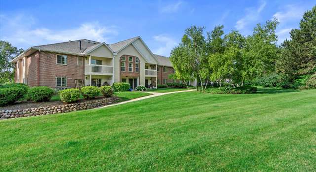 Photo of 1922 Parknoll Ln #11, Port Washington, WI 53074