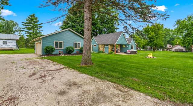 Photo of 793 S Shore Dr, Hubertus, WI 53033