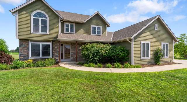 Photo of S84W33150 Brown Bear Ln, Mukwonago, WI 53149