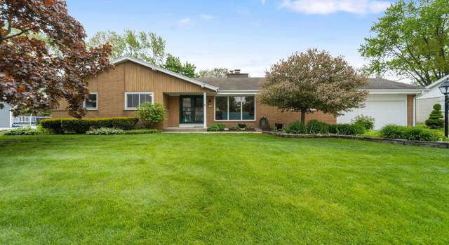 Photo of 701 W Fairfield Ct, Glendale, WI 53217