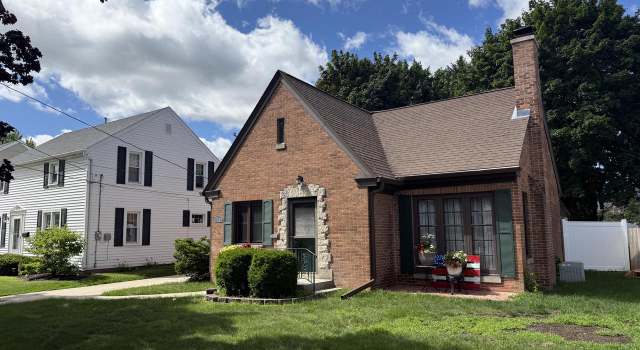 Photo of 1114 Fairmont Ln, Manitowoc, WI 54220