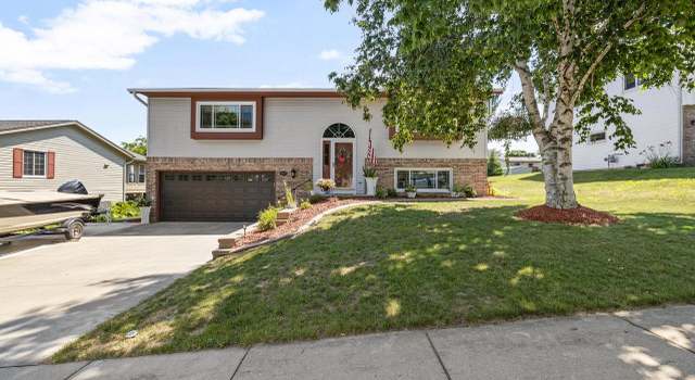 Photo of 3217 Squire Ln, West Bend, WI 53090