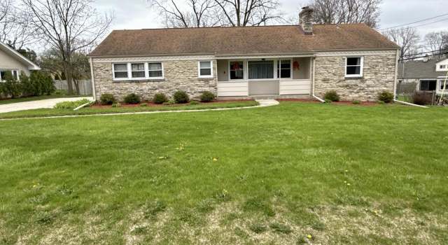 Photo of 219 W Daphne St, Milwaukee, WI 53217