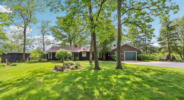 Photo of 950 N Dousman Rd, Summit, WI 53066