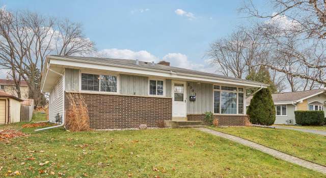 Photo of 2003 Cardinal Dr, Waukesha, WI 53186