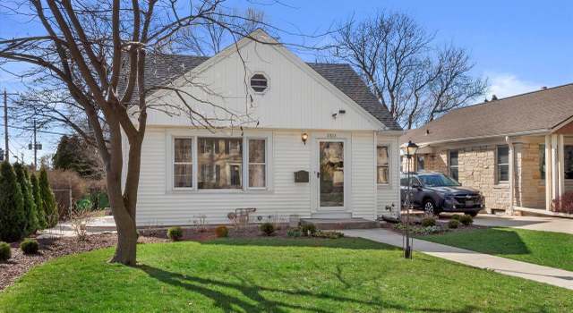 Photo of 2323 N 88th St, Wauwatosa, WI 53226