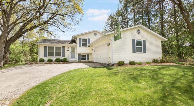 Photo of 913 E Imperial Dr, Hartland, WI 53029