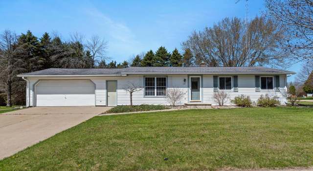 Photo of 305 Hill Rd, Rosendale, WI 54974