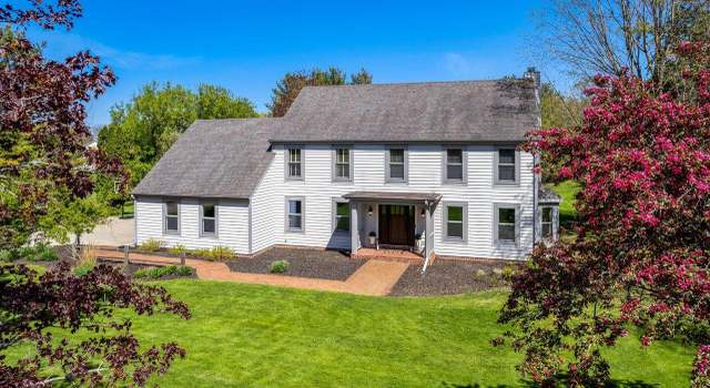 Photo of W291N1124 Churchview Dr, Waukesha, WI 53188