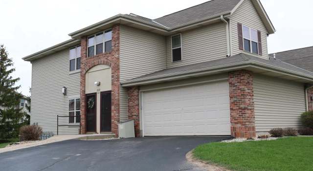 Photo of 1022 E Woodview Ct #2, Slinger, WI 53086