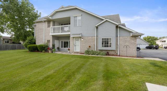 Photo of 6962 S Rolling Meadows Ct, Oak Creek, WI 53154