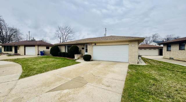 Photo of 2210 Savoy Cir, Racine, WI 53404