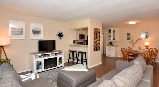 Photo of 1619 S Carriage Ln, New Berlin, WI 53151