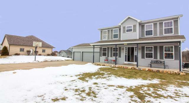 Photo of 430 S Creek Dr, Elkhorn, WI 53121