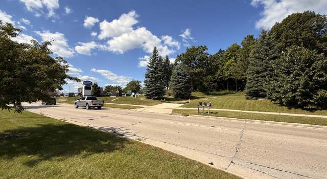 Photo of 2346 W Washington St, West Bend, WI 53095