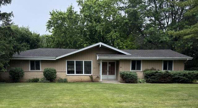 Photo of 8251 Firwood Ln, Greendale, WI 53129