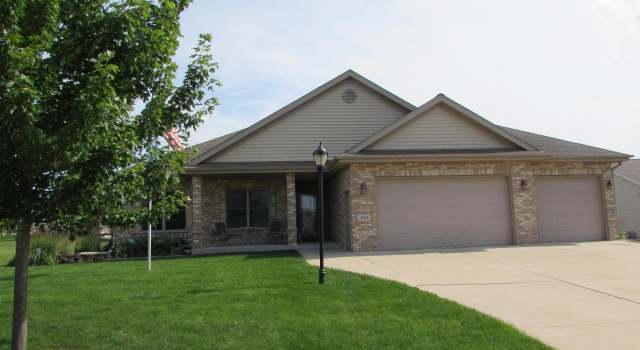 Photo of 803 Meadowgate Dr, Waterford, WI 53185