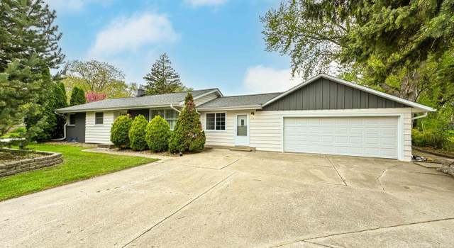 Photo of 3818 Brooklawn Cir, South Milwaukee, WI 53172