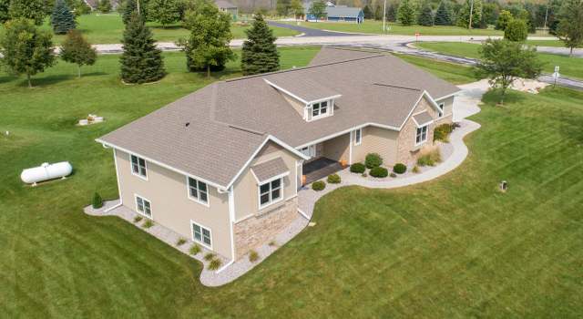 Photo of 8885 Deer Run Dr S, Allenton, WI 53002