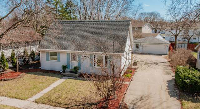Photo of 1601 Chestnut Ln, Waukesha, WI 53189