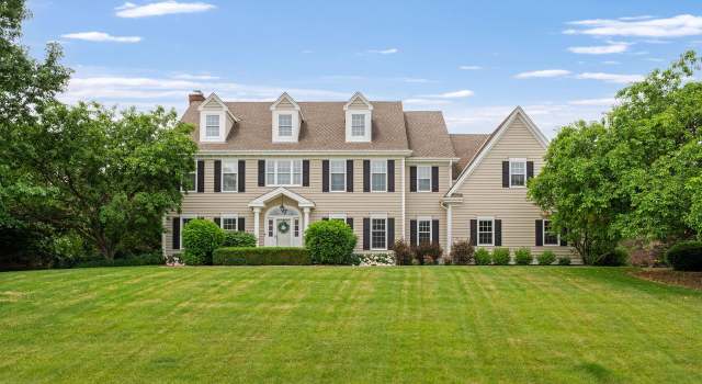 Photo of 207 E Laurel Cir, Delafield, WI 53018