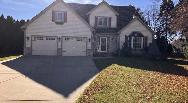 Photo of 8103 S Country Club Cir, Franklin, WI 53132