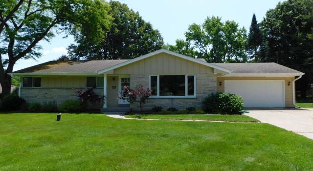 Photo of 16305 Coronado Ct, Brookfield, WI 53005