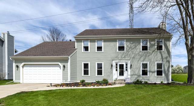 Photo of 2018 Inverness Dr, Waukesha, WI 53186