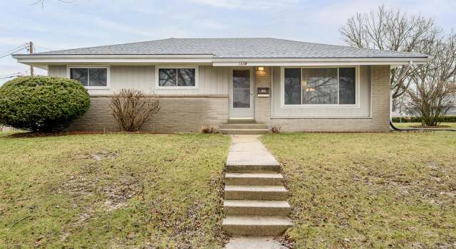Photo of 1604 Victoria Dr, Waukesha, WI 53189