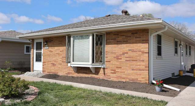 Photo of N87W15042 Rozanne Dr, Menomonee Falls, WI 53051