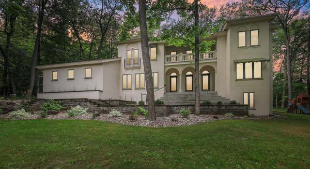 Photo of 19375 Edmonton Dr, Brookfield, WI 53045