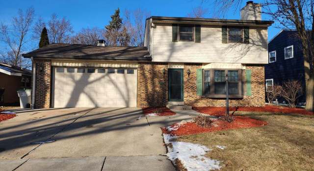 Photo of 1500 W Maplewood Ct, Milwaukee, WI 53221