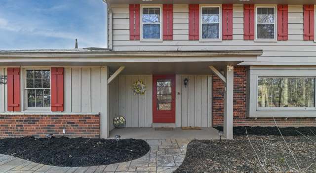 Photo of S41W27053 Oak Grove Ln, Waukesha, WI 53189