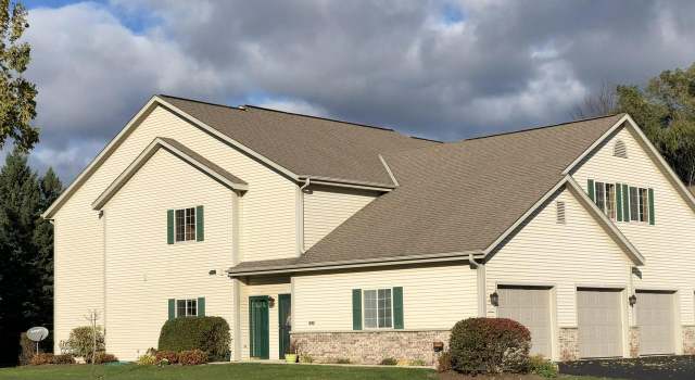 Photo of 2112 Pine Ridge Ct Unit B, Grafton, WI 53024