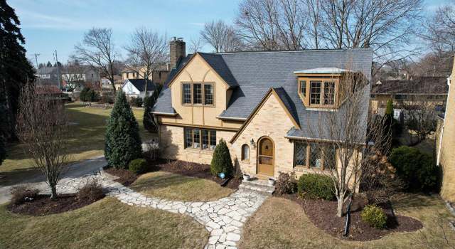 Photo of 3020 Chatham St, Racine, WI 53402