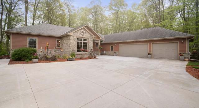 Photo of 84 King Oak Ct, Random Lake, WI 53075
