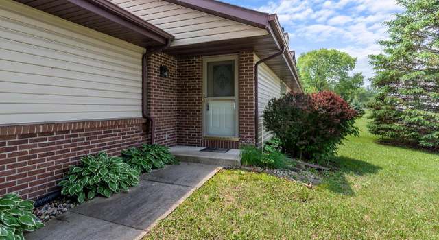 Photo of 612 Wellington Dr, West Bend, WI 53090