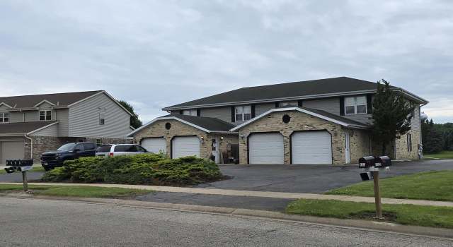 Photo of 141 Glen Hill Dr, Slinger, WI 53086