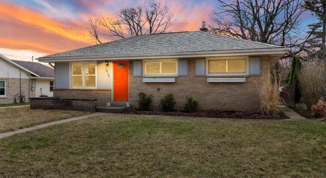 Photo of 10529 W Garfield Ave, Wauwatosa, WI 53226