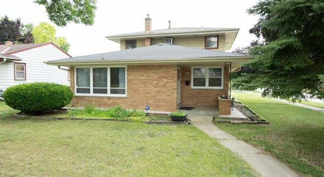 Photo of 8965 W Grantosa Dr, Milwaukee, WI 53225