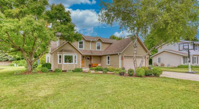 Photo of W227N2527 Meadowood Ln, Waukesha, WI 53186