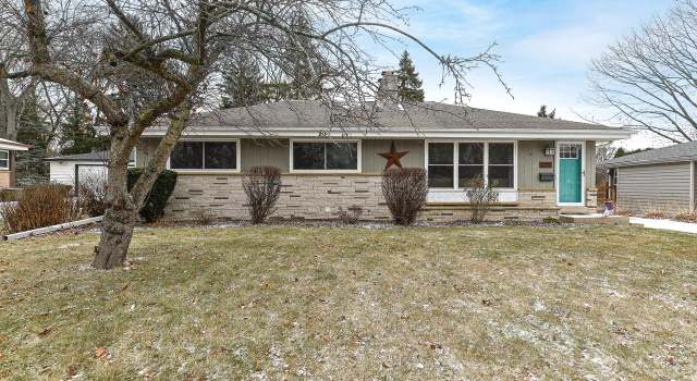 Photo of 5310 Millshire Rd, Greendale, WI 53129